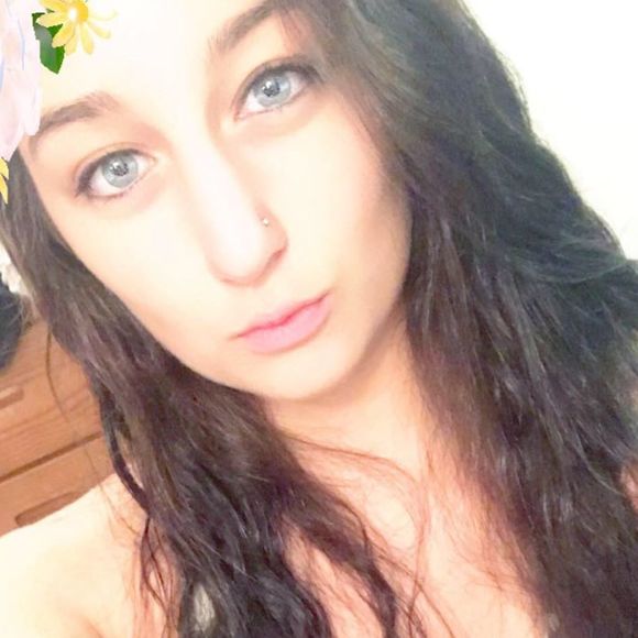 Meet your Posher, Mikayla - Picture 1 of 1